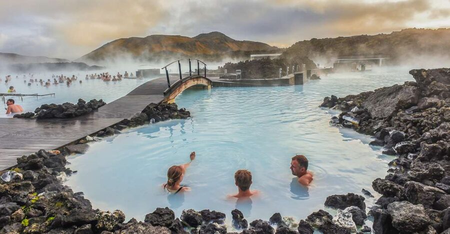 Reykjavík: Golden Circle, Blue Lagoon, and Aurora Tour - Chasing the Northern Lights after dark