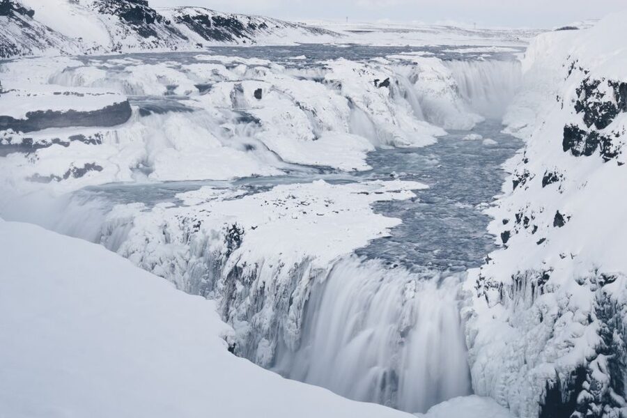 Reykjavík: Golden Circle, Blue Lagoon, and Aurora Tour - The guides make the long day easier
