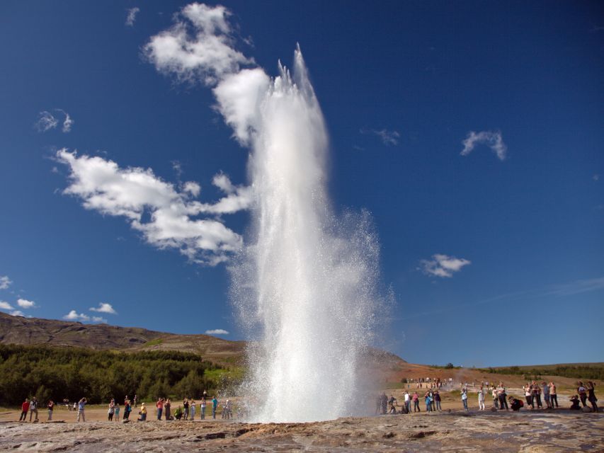 Reykjavik: Golden Circle Tour and Blue Lagoon Admission - Guides, Pace, and Group Experience