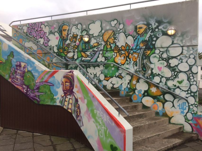 Reykjavik: Guided City Walking Tour - Hallgrimskirkja and the uphill finish