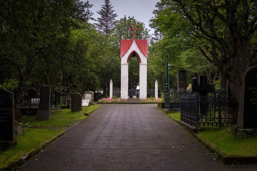 Reykjavik: Guided Folklore Walking Tour - Lake Tjornin and Iceland’s monsters