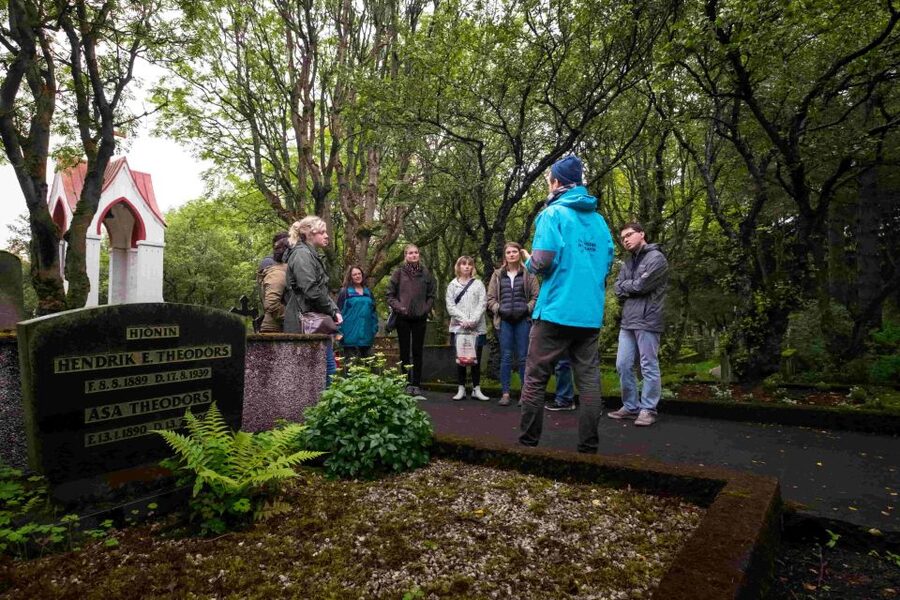 Reykjavik: Guided Folklore Walking Tour - Austurvöllur, magic, runes, and Christmas creatures