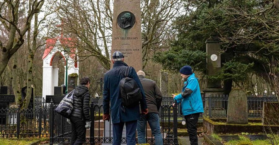 Reykjavik: Guided Folklore Walking Tour - Meeting at Ingólfur Square