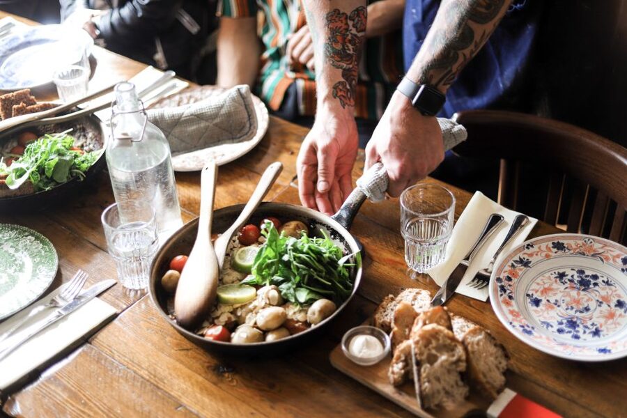 Reykjavik: Guided Foodie Walking Tour with 6 Tastings - Traditional Icelandic food, including the famous fermented shark