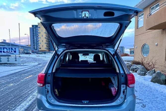 Reykjavik Iceland : Private transfer From / To KEF airport - Comfortable cars with room for luggage