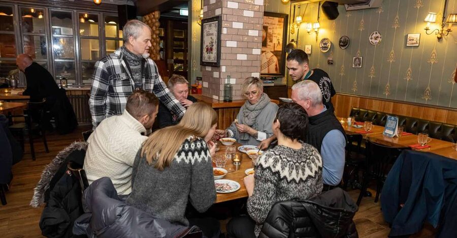 Reykjavik: Icelandic Food Tour - Meeting at Hlöllabátar in Ingólfstorg Square