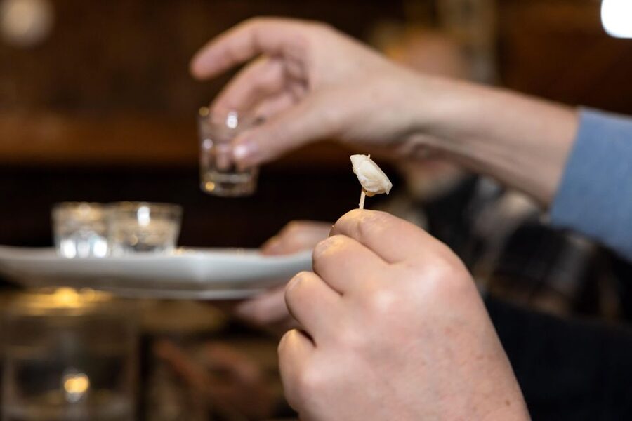 Reykjavik: Icelandic Food Tour - The final hour: beer, more food, and useful advice