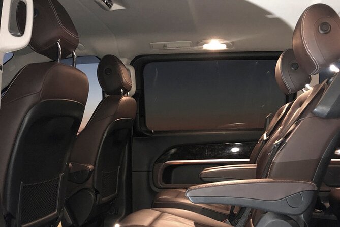 Reykjavik International Airport Private Arrival Transfer - What the 60-minute airport wait really means