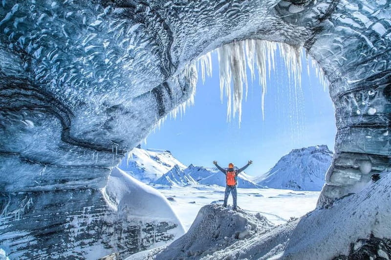 Reykjavik: Katla Ice Cave & South Coast Waterfalls Tour - The first hours: Hvolsvöllur and the South Coast