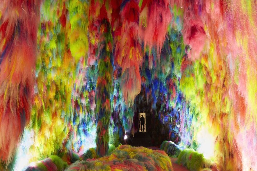 Reykjavík: Multi-Sensory Art Installation Chromo Sapiens - The first cave: color takes control