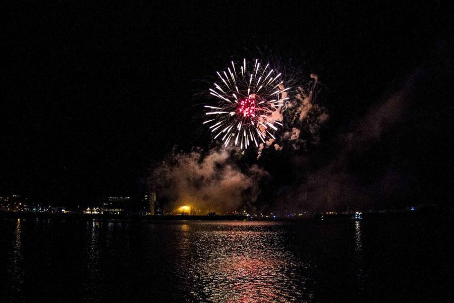 Reykjavik: New Year's Eve Fireworks Cruise - Why watching Reykjavik from Faxaflói Bay works