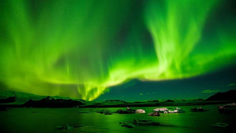 Reykjavik: Northern Lights Adventure Tour with Hot Chocolate - Understanding the lights before they appear