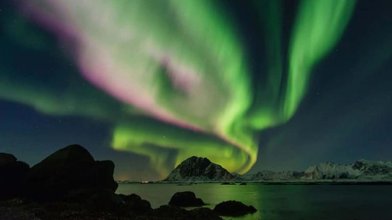 Reykjavik: Northern Lights Adventure Tour with Hot Chocolate - Two hours of waiting, watching, and taking pictures