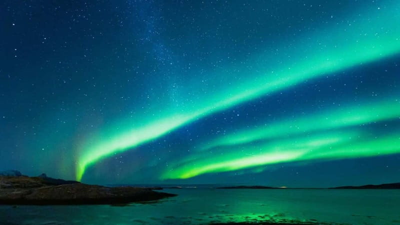 Reykjavik: Northern Lights Adventure Tour with Hot Chocolate - Guides who make the waiting worthwhile