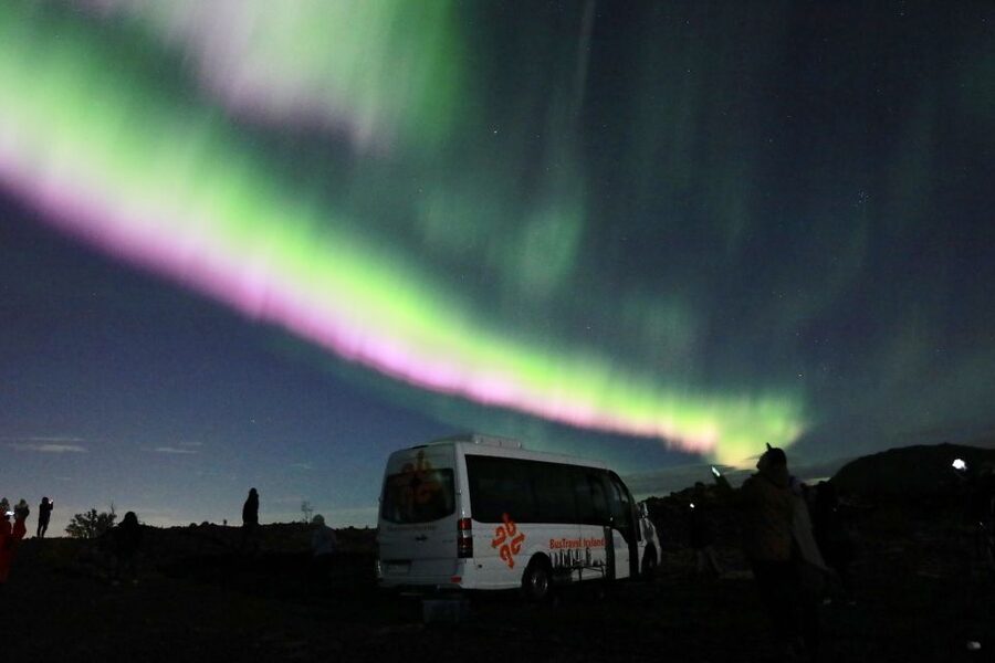 Reykjavik: Northern Lights Group Tour with Photos - Key points at a glance