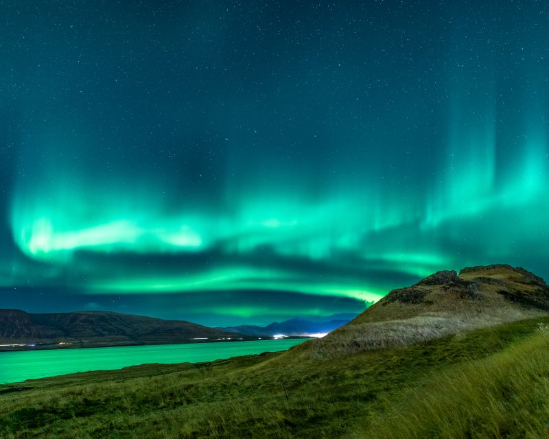 Reykjavik: Northern Lights Group Tour with Photos - Is $121 a fair price?