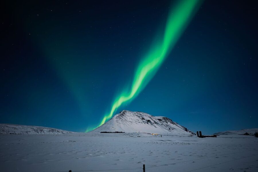 Reykjavik: Northern Lights Tour with Private Photographer - Icelandic snacks during a cold wait