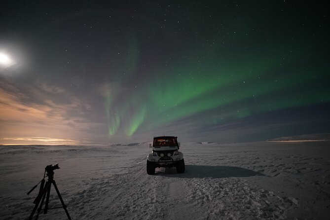 Reykjavik Northern Lights Tour with Pro Aurora Photos Small Group - The free retry policy and its real value