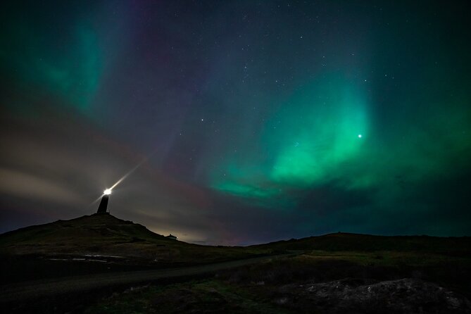 Reykjavik Northern Lights Tour with Professional Photographer - What happens when the aurora appears