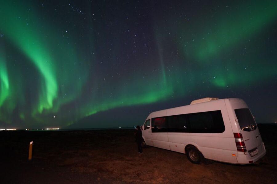 Reykjavik: Premium Northern Lights Tour with Free Photos - How the Northern Lights search works