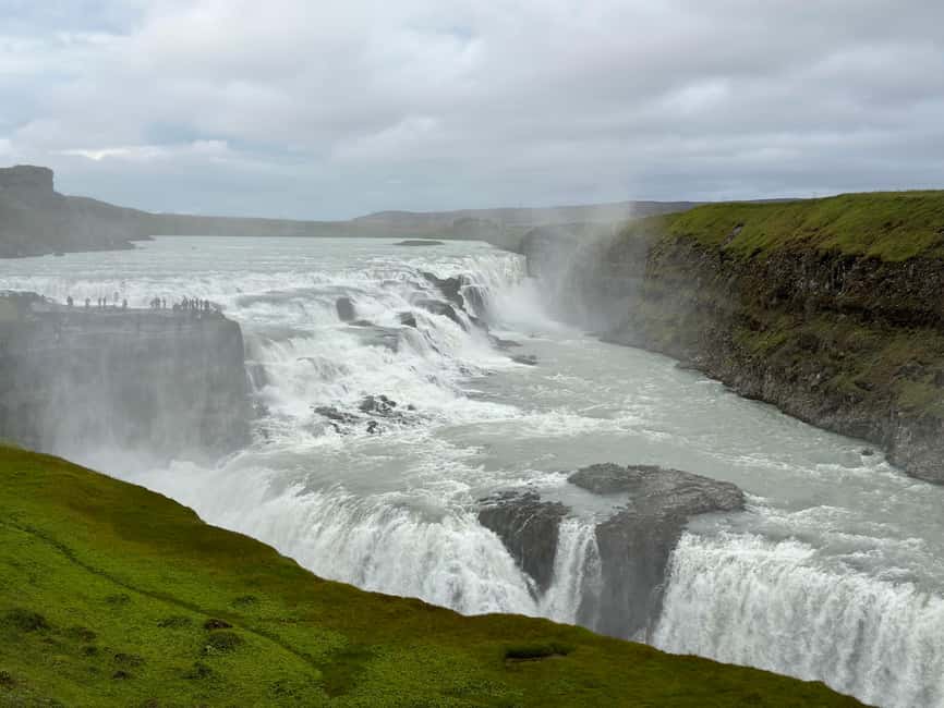 Reykjavik: PRIVATE Golden Circle tour with 5 TOP stops - Brúarfoss adds a quieter waterfall stop