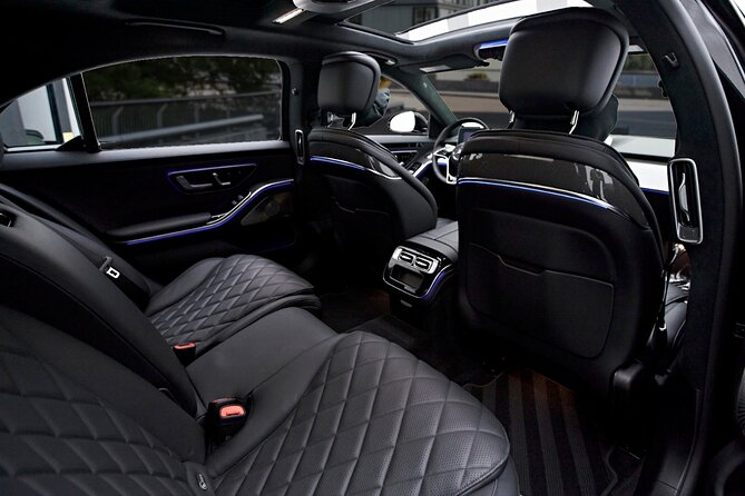 Reykjavik-Private Transfer to/from Keflavík Airport - Who should book this private ride?