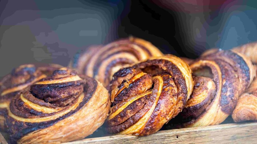 Reykjavik: The Icelandic Sweet Tooth Tour - Ísbúðin litla Valdís provides the cold course