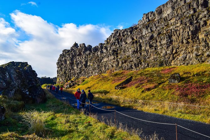 Reykjavik: The Lava Tunnel and Golden Circle Small-Group Tour - Pickup rules require a little planning