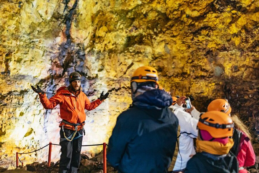 Reykjavik: Thrihnukagigur Volcano Guided Hiking Day Trip - The 10-minute descent into Thrihnukagigur