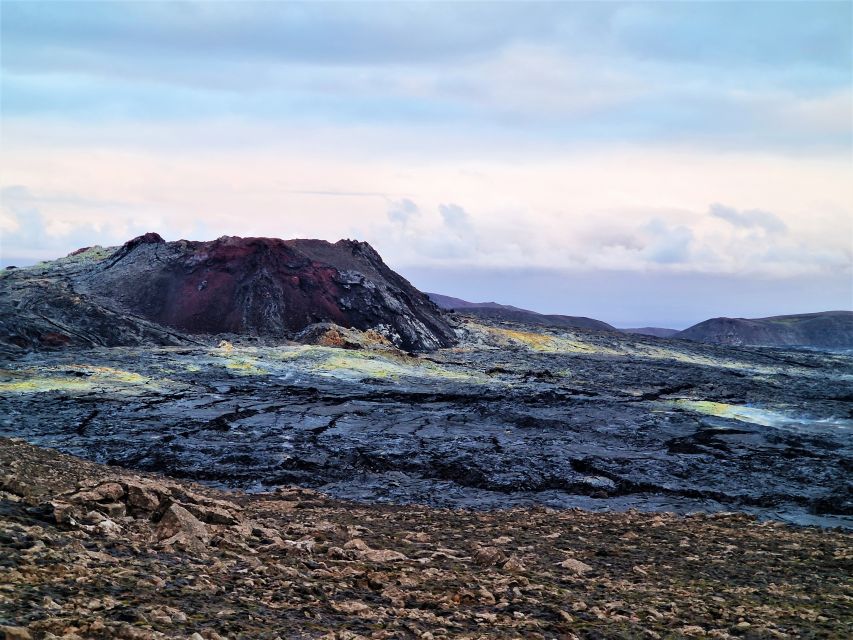 Reykjavík: Volcano Eruption Site and Reykjanes Hiking Tour - Gunnuhver Hot Springs and the smell of Iceland