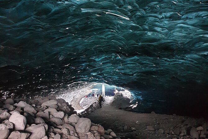 Sapphire Ice Cave Tour from Jökulsárlón - Extra Small Group - Clothing and fitness deserve real attention
