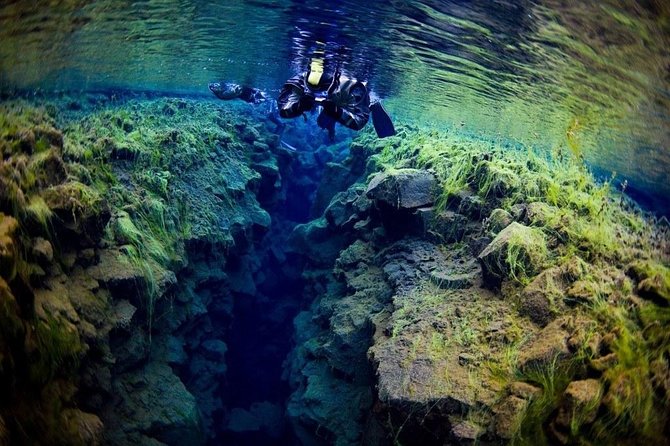Silfra Fissure Snorkeling From Reykjavík - Free Underwater Photos - The safety briefing and small-group water time