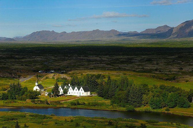 Silfra: Snorkeling Between Tectonic Plates - Meet on Location - The five-minute walk to the water