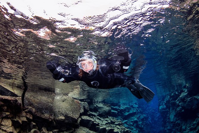 Silfra: Snorkeling Between Tectonic Plates - Meet on Location - Getting dressed in a heated changing van