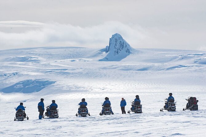 Snowmobile tour on Vatnajökull - Skalafellsjökull at about 1,000 meters