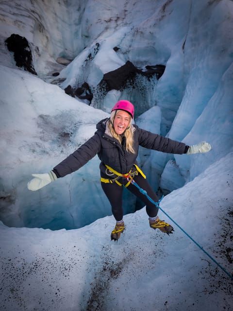 Sólheimajökull Glacier: Guided Hike with Equipment - From the parking lot to the ice
