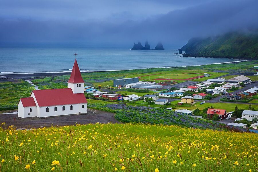 South Coast Classic: Full-Day Tour from Reykjavik - What the guide adds to a long day