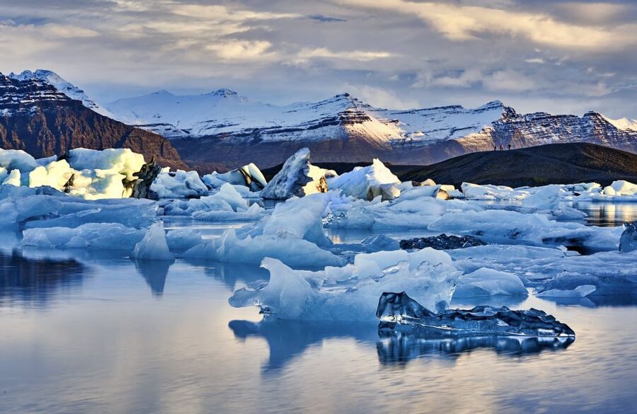 South Coast Iceland: 2-Day Blue Ice Cave & Jokulsarlon Tour - The southeast night and the Northern Lights gamble