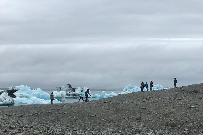 South Iceland and Glacier Lagoon: Jökulsárlón with Boat Tour - Skógafoss: power, spray, and a short stop