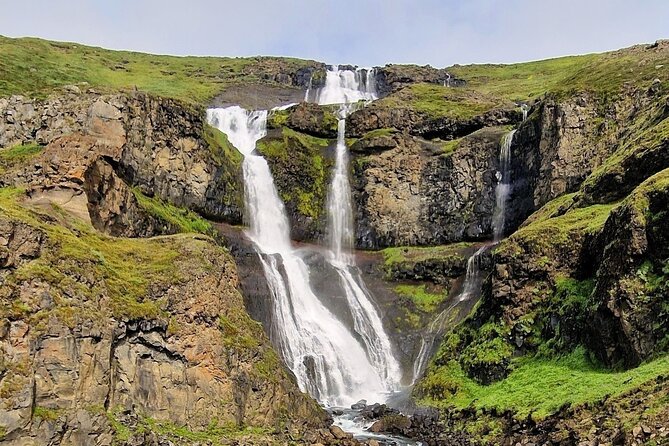 Stuðlagil Canyon and Vök Baths Day Tour - Transport, group size, and the day’s rhythm