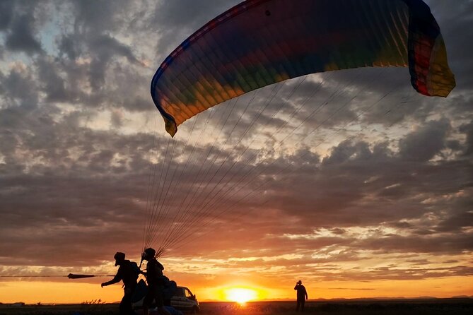 Tandem Paragliding over the Rugged Lava Fields at Blue Mountains - Quick points before you book