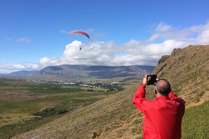 Tandem Paragliding over the Rugged Lava Fields at Blue Mountains - The people behind the harness