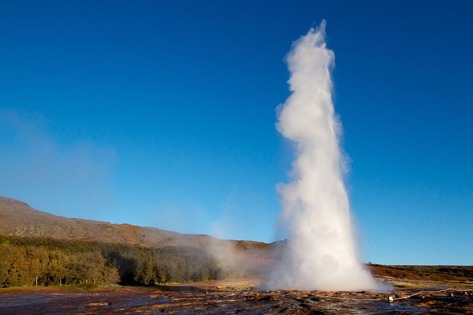 The Golden Circle & Northern Lights Guided Combo tour - Coach travel, seating, and group size