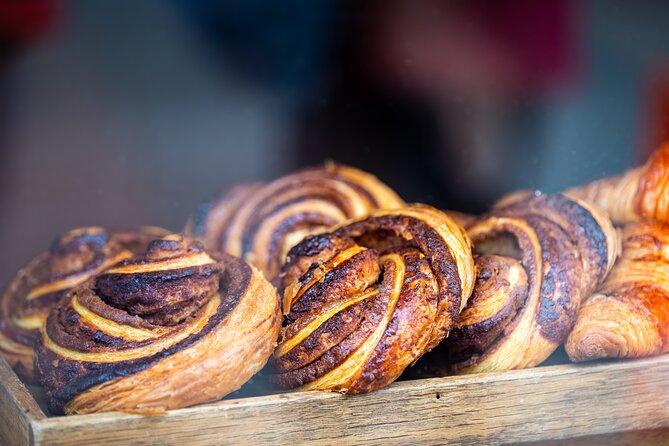 The Icelandic Sweet Tooth Tour - Dass Reykjavík and cake made with skyr