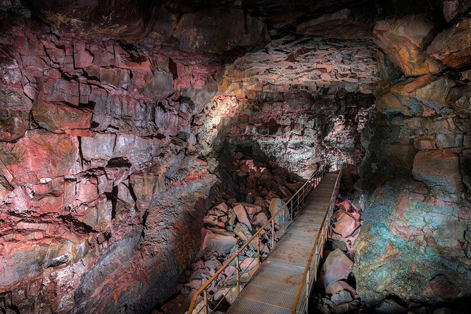 The Lava Tunnel Tour - Raufarhólshellir - A guide makes the difference