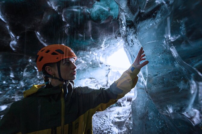 The Original Ice Cave Tour in Jökulsárlón Glacier Lagoon - When the cave becomes an ice canyon