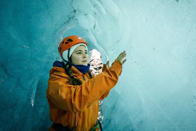 The Original Ice Cave Tour in Jökulsárlón Glacier Lagoon - The guides make a major difference