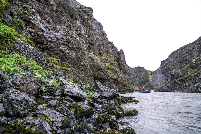 Top-Rated Family Rafting-Warm Drysuits, Volcanic Canyon, Epic Fun - A 10-kilometer run through basalt cliffs