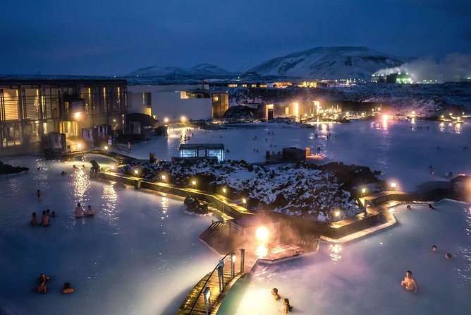 Unique bathing in an Icelandic hot springs at the Blue Lagoon - The black lava setting and the photo factor