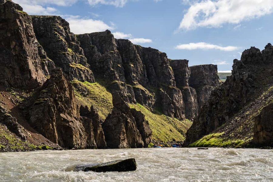 Varmahlíð: Guided Family Rafting Trip - What the guides add to the experience